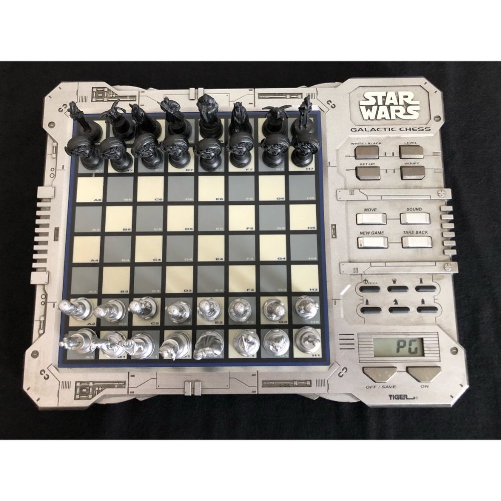 Star Wars Episode 1 Electronic Galactic Chess Set (Tiger 1999)